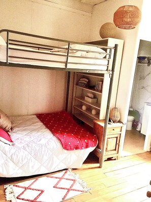1 chambre, draps fournis, accès pour personnes à mobilité réduite