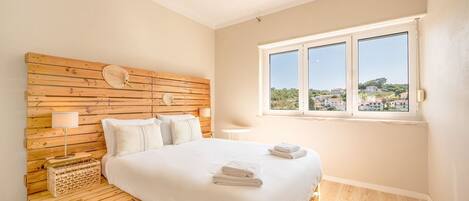 2 bedrooms, iron/ironing board, Internet, bed sheets