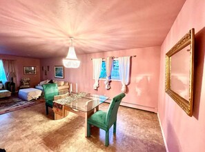 Smart TV, fireplace, video games, table tennis