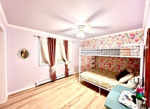 Smart TV, fireplace, video games, table tennis