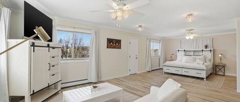 3 bedrooms, desk, free WiFi, bed sheets