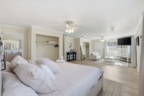 3 bedrooms, desk, free WiFi, bed sheets