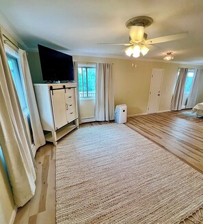 3 bedrooms, desk, free WiFi, bed sheets