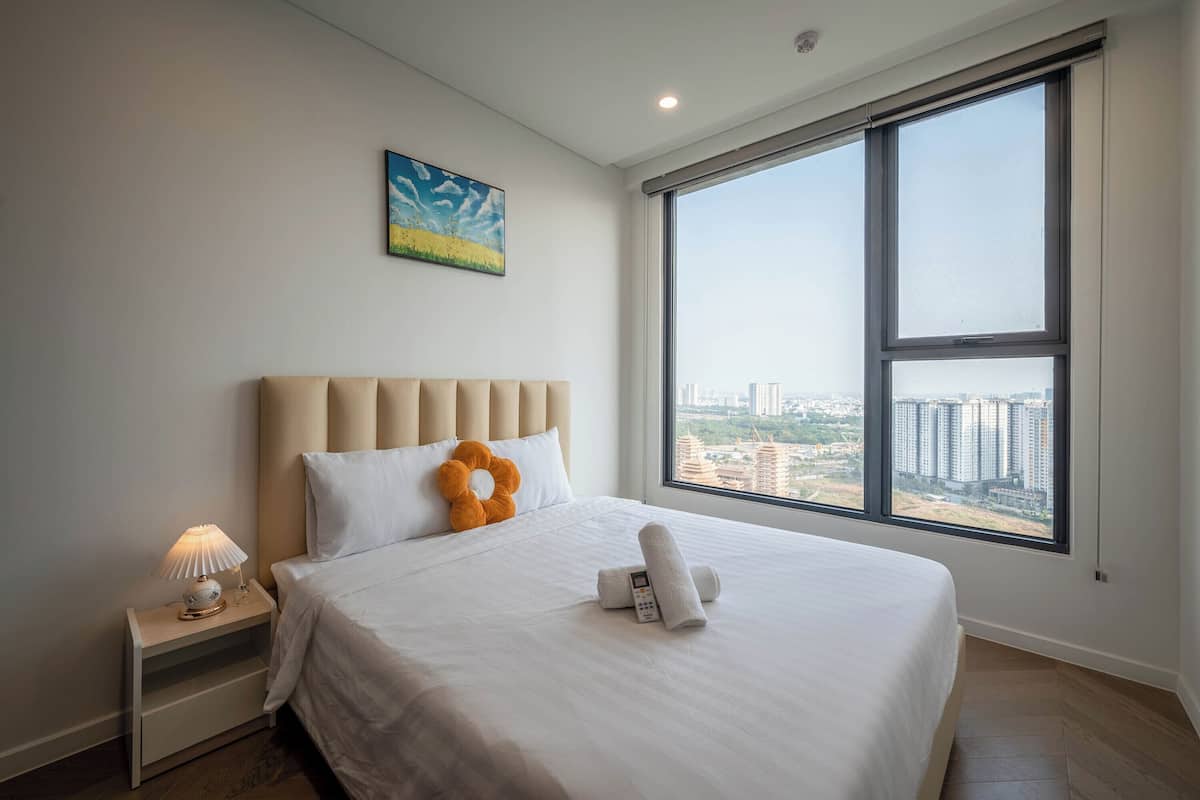 Deluxe Apartment, 2 Bedrooms, City View | 3 bedrooms, individually decorated, individually furnished, desk