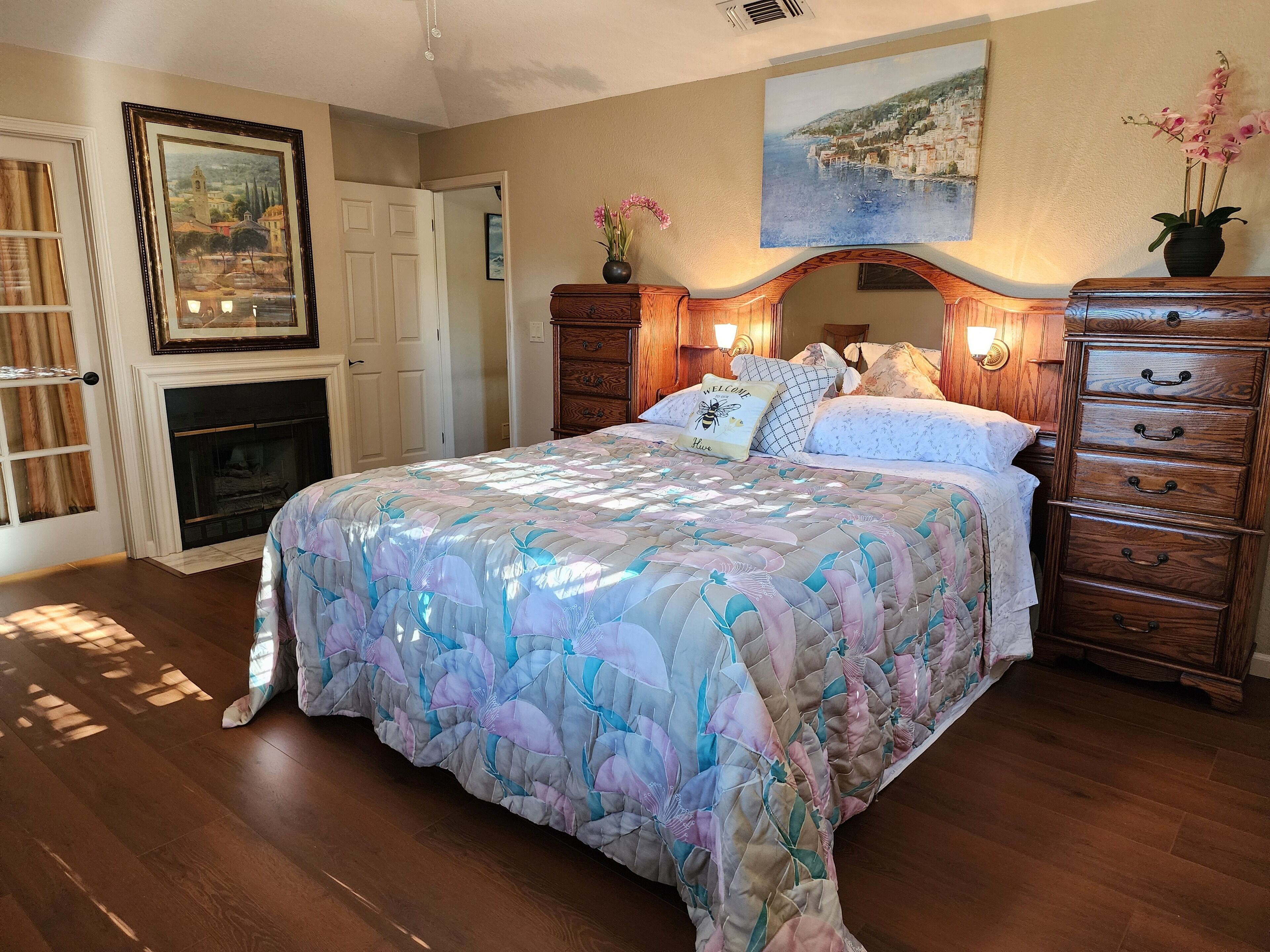 3 bedrooms, iron/ironing board, WiFi, bed sheets