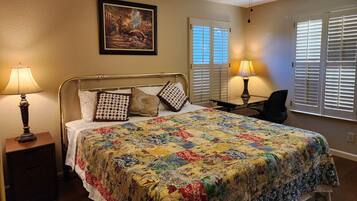 3 habitaciones, tabla de planchar con plancha, wifi y ropa de cama