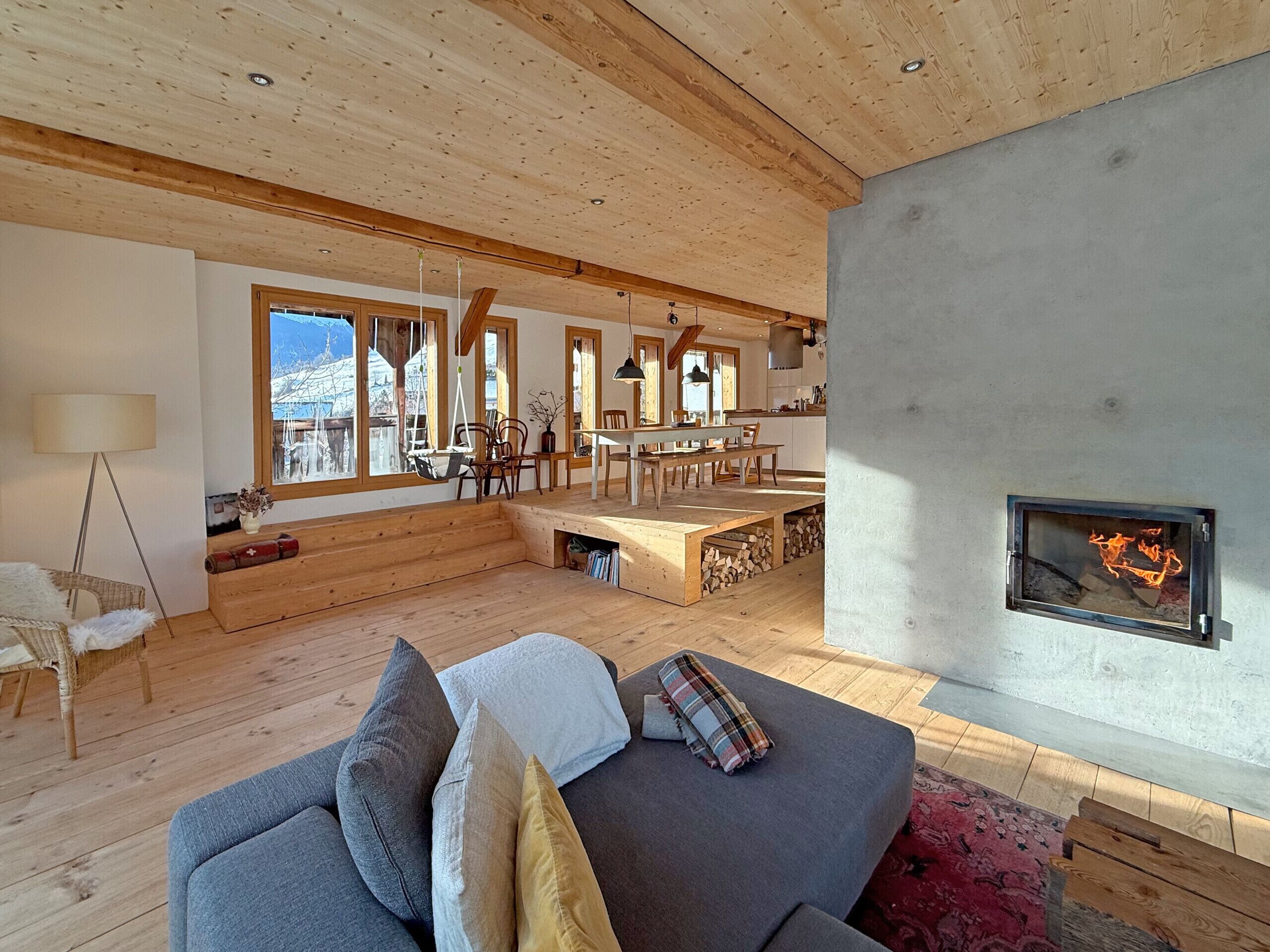 TV, fireplace