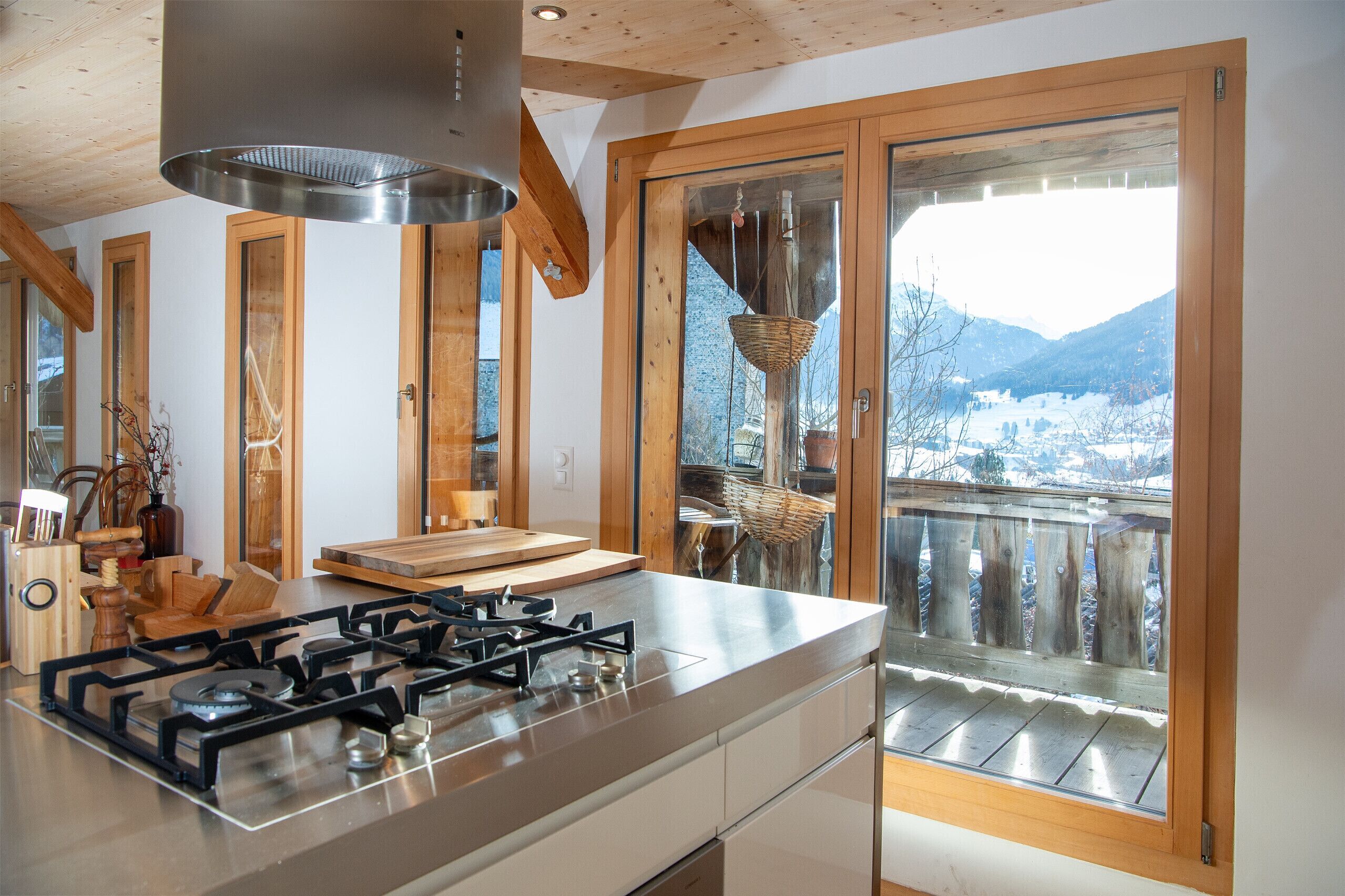 Kühlschrank, Ofen, Geschirrspüler, Wasserkocher mit Kaffee-/Teezubehör