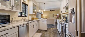 UPTOWN STUNNER W/2 MASTER SUITES AND HOT TUB!!! A 90 SECOND WALK TO MAIN ST !!!