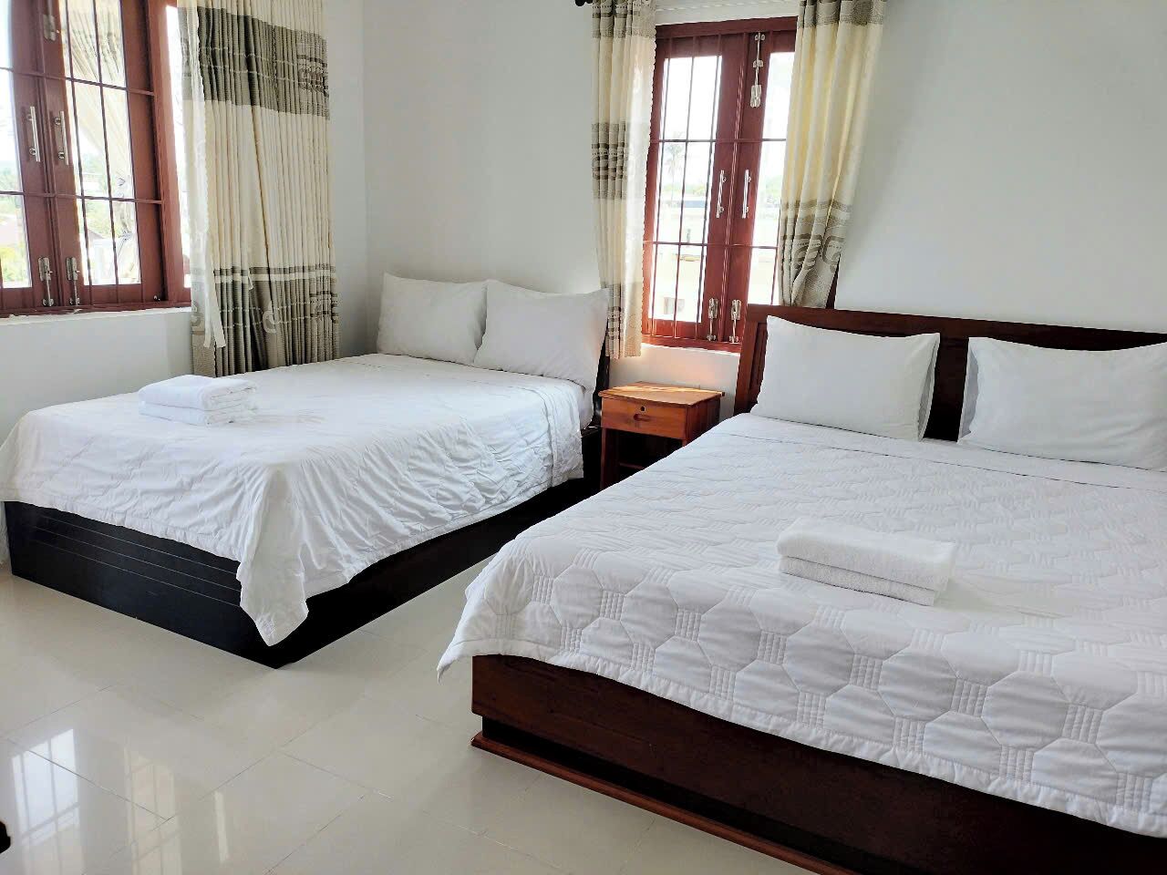 Tremannsrom – basic, hageutsikt | Skrivebord og wi-fi (inkludert)