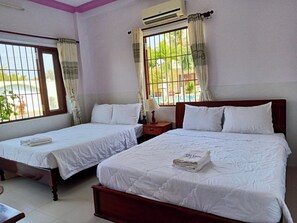 Desk, free WiFi - Min's Homestay (Phan Thiet)