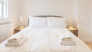Unclassified image, 4 of 41, button - Bright & Airy 2BD - 10min walk to Centre (Cheltenham)