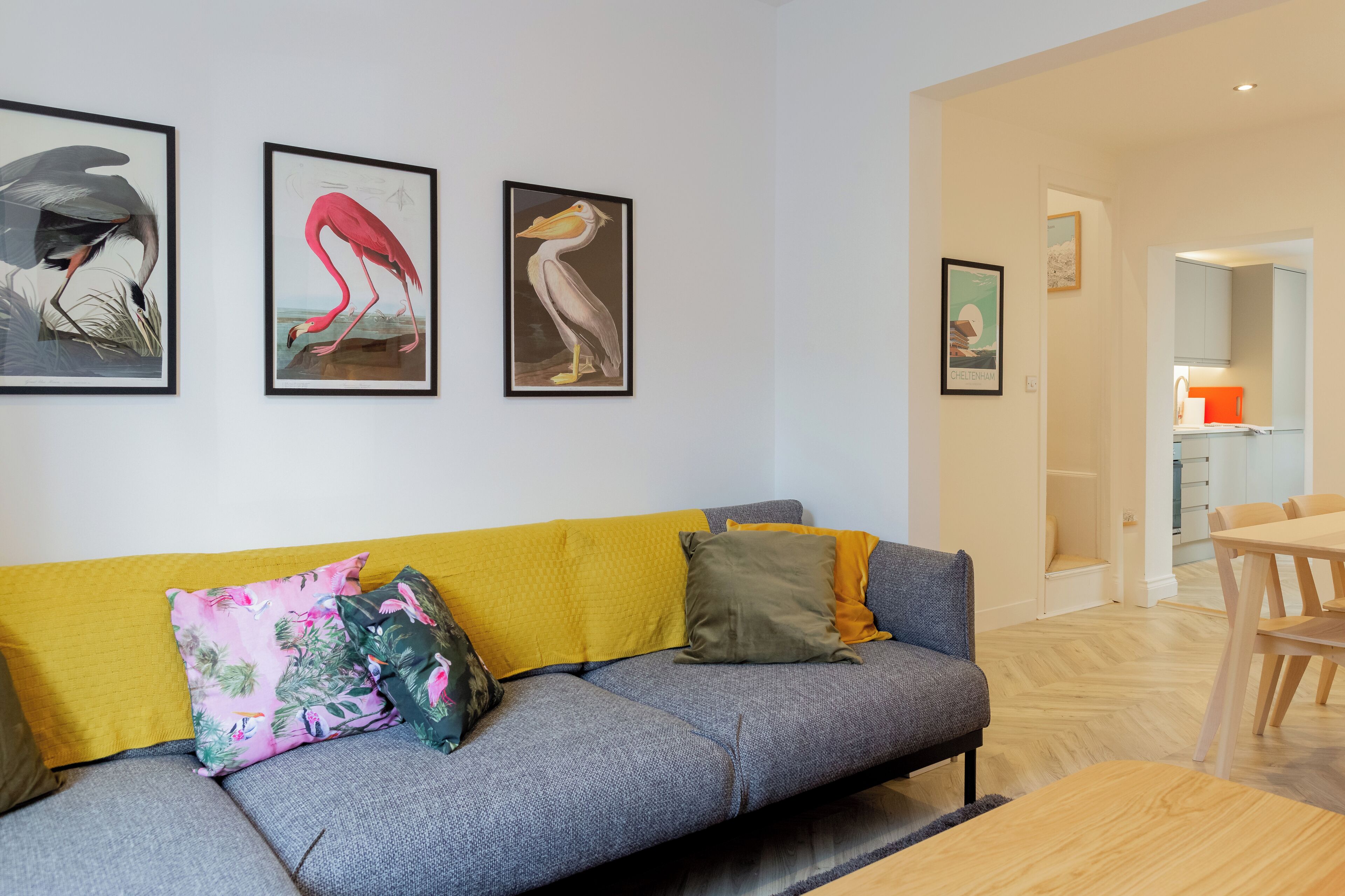 Hus - terrasse - byudsigt | Opholdsområde | Fladskærms-tv