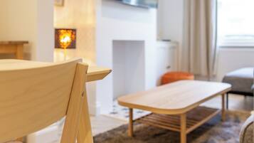 House, Patio, City View | Living area | Flat-screen TV