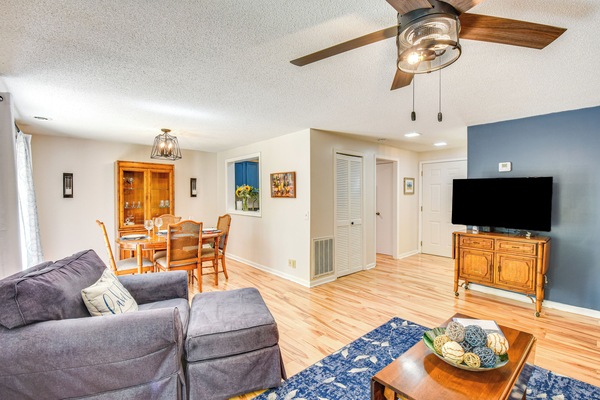 Salem Vacation Rental | 2BR | 1.5BA | 1,000 Sq Ft | Stairs Required