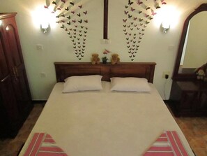 1 bedroom, WiFi, bed sheets - RANGA VILLA APARTMENT
(Hikkaduwa)