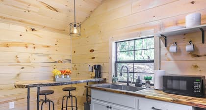 Stout Cabin w/ Fire Pit: 1 Mi to Ohio River!