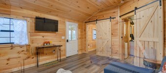 Stout Cabin w/ Fire Pit: 1 Mi to Ohio River!