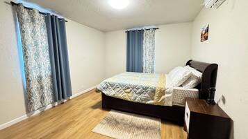 4 bedrooms, iron/ironing board, WiFi, bed sheets