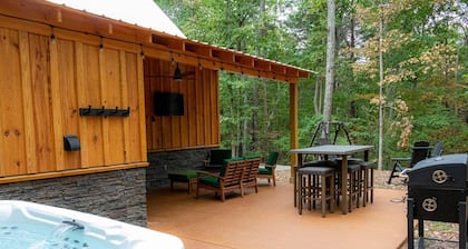 Hot Tub - Fireplace - Firepit - Putt Putt Golf - 2 mi to Cloudland Canyon - 6 mi to McLemore