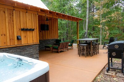 Hot Tub - Fireplace - Firepit - Putt Putt Golf - 2 mi to Cloudland Canyon - 6 mi to McLemore