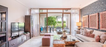 Majestic 4BR Countryside apt Maid & BBQ Included