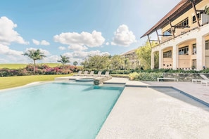 Pool - Apartment with golf course view in Casa de Campo (Casa De Campo)