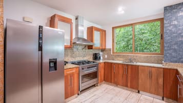 Fridge, microwave, oven, coffee/tea maker