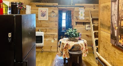 Cozy Cabin in lovely McKee with WiFi, AC