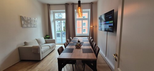 München 110 qm Apartment mit 3 Schlafzimmer in Top Lage für 1 - 10 Gäste