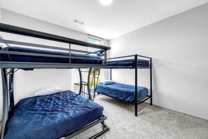 4 dormitorios, tabla de planchar con plancha, wifi y ropa de cama
