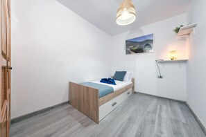 2 chambres, fer et planche à repasser, lit parapluie, Wi-Fi gratuit