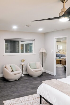 4 Schlafzimmer, Schreibtisch, Bügeleisen/Bügelbrett, Reisekinderbett