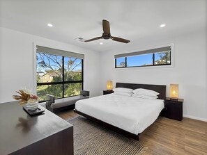 4 bedrooms, iron/ironing board, WiFi, bed sheets