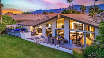 屋外ダイニングエリア