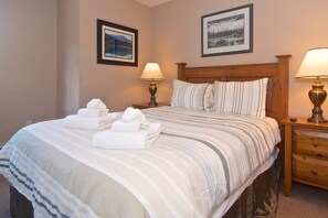 2 bedrooms, iron/ironing board, WiFi