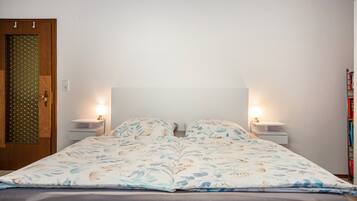 2 Schlafzimmer, BĂŒgeleisen/BĂŒgelbrett, kostenloses WLAN, BettwĂ€sche