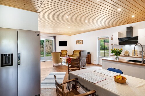 Ferienhaus 'Moderner Bungalow, Rollstuhlgerecht' mit Privatterrasse