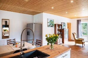 Dining - Holiday Home 'Moderner Bungalow, Rollstuhlgerecht' with Private Terrace (Tarnow)