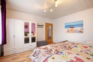 1 bedroom, free WiFi, bed sheets - Apartment 'Ferienwohnung Failte' with Private Garden and Wi-Fi (Selters (Taunus))