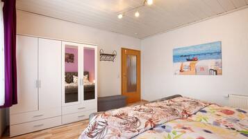 1 bedroom, free WiFi, bed sheets