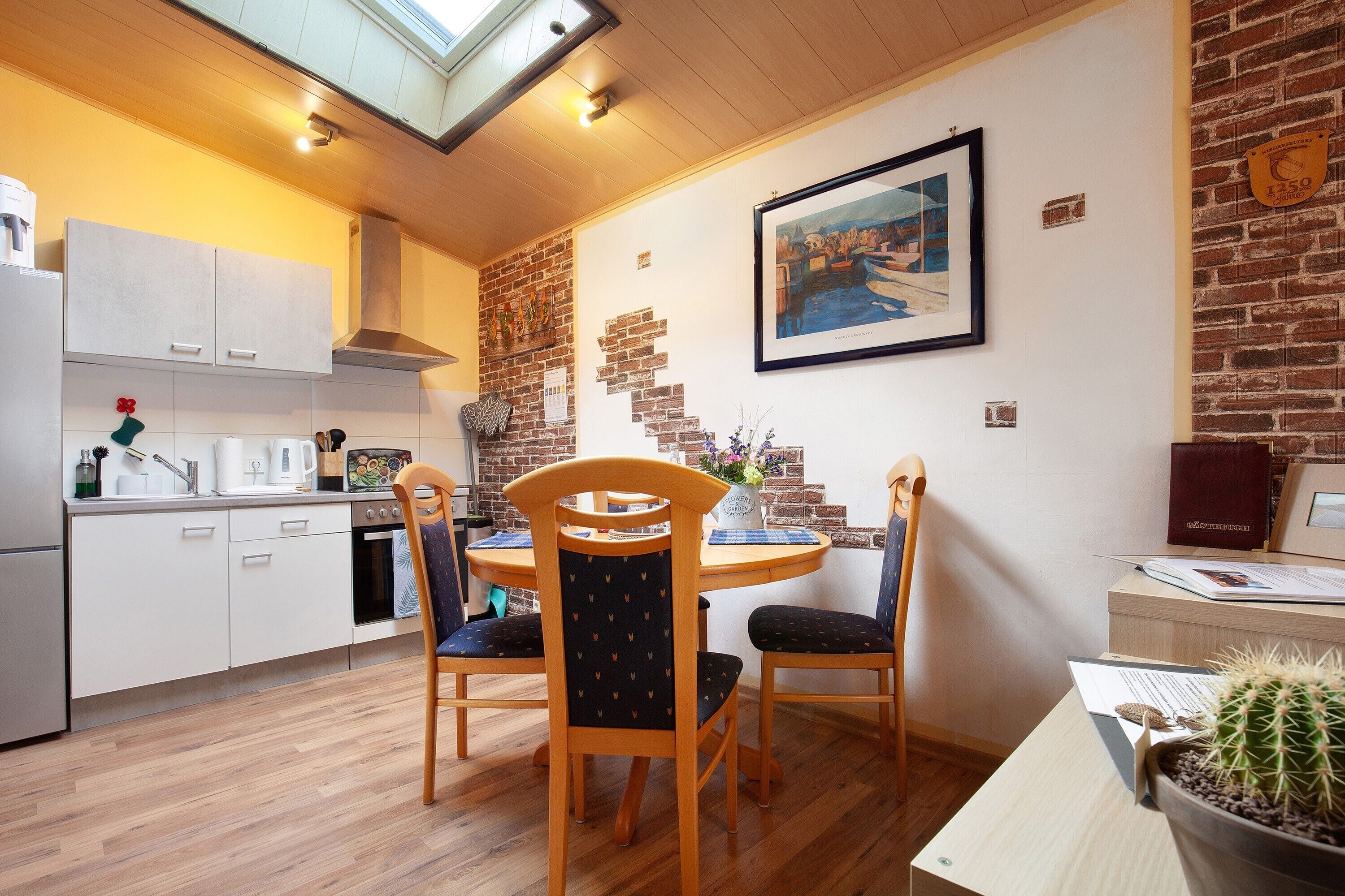 Fridge, oven, stovetop, coffee/tea maker