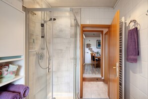 Bruser, hårtørrer, håndklæder