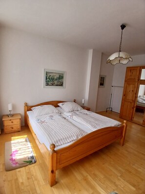 1 bedroom, free WiFi, bed sheets