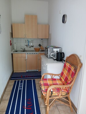 Frigorifero, microonde, piano cottura, macchina per tè/caffè