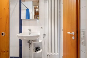 Ducha, secador de pelo, toallas