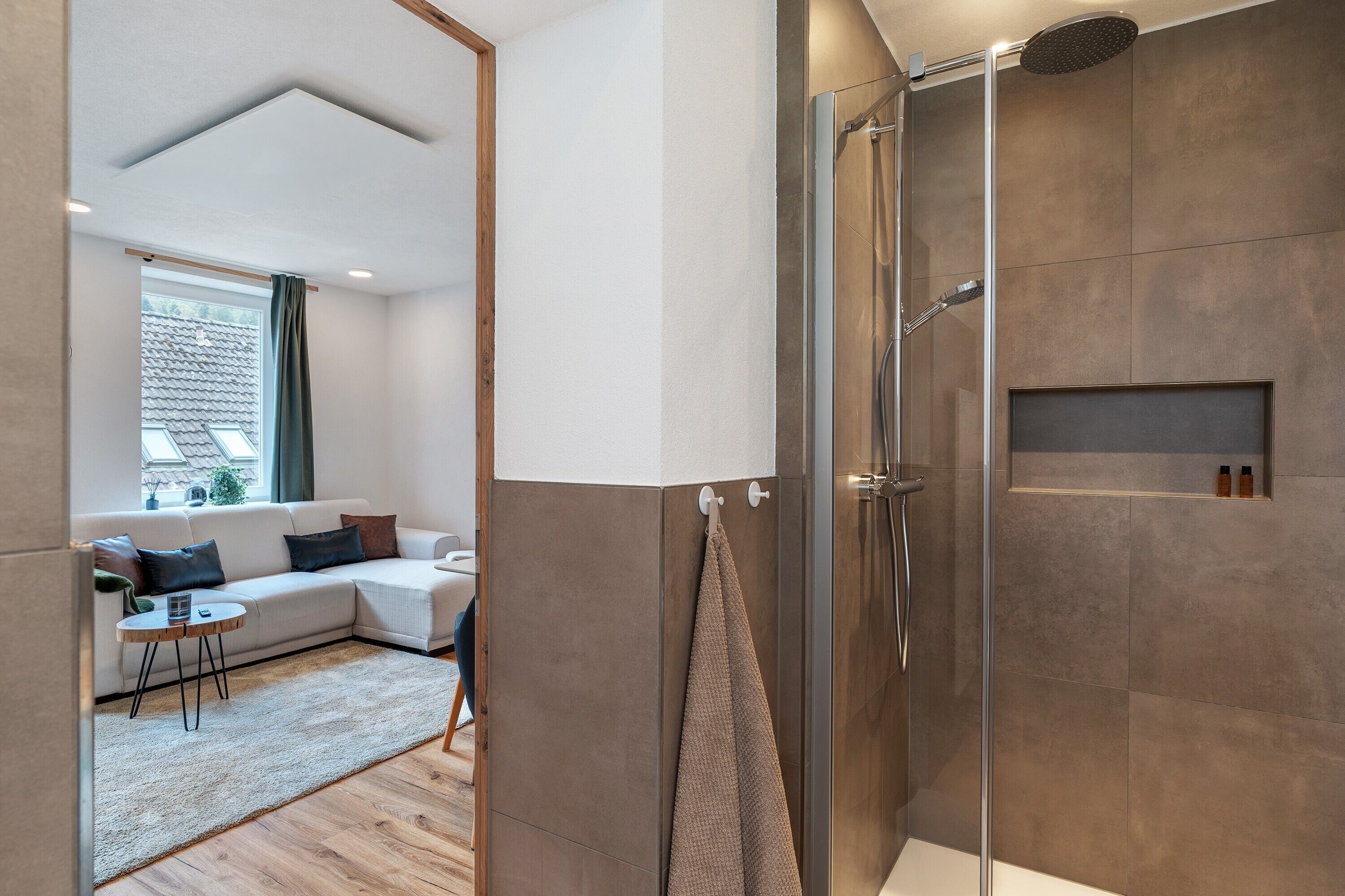 Dusche, Haartrockner, Handtücher