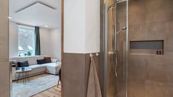 Dusche, Haartrockner, HandtĂŒcher