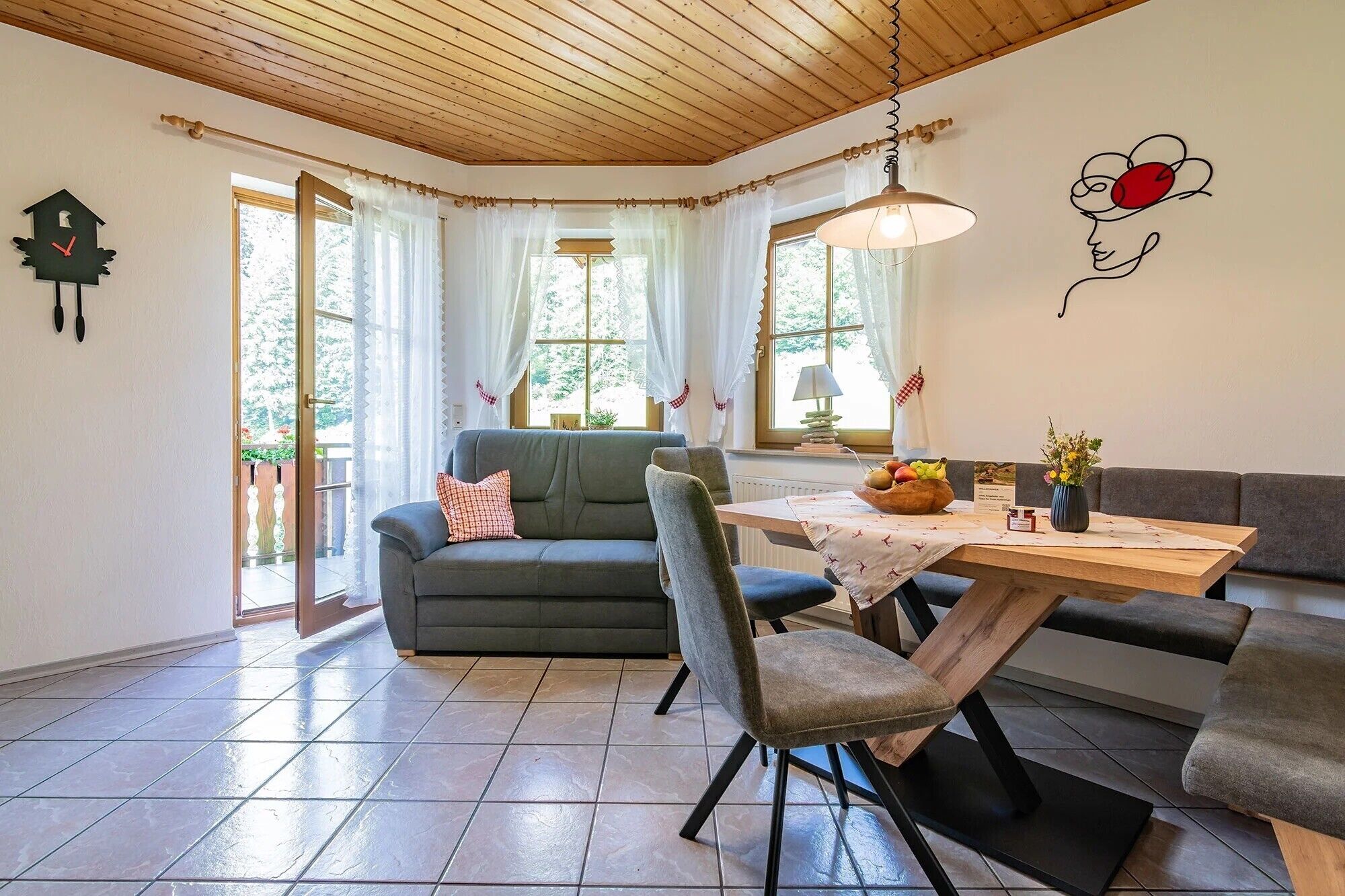 TV, DVD-spiller, bordtennis og stereoanlegg