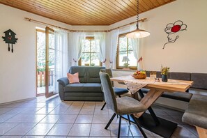 TV, DVD player, table tennis, stereo